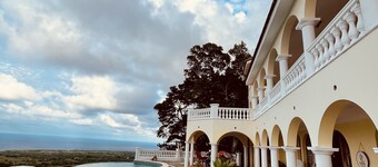 El Castillo Tropical