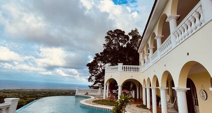 El Castillo Tropical