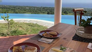 Daily cooked-to-order breakfast for a fee