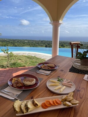 Daily cooked-to-order breakfast for a fee