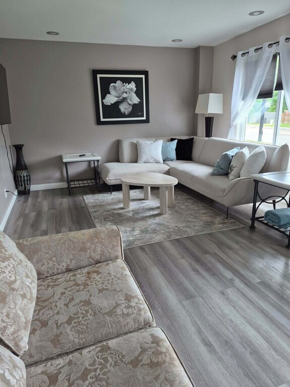 Beach Retreat With Hot Tub | 1 Block To Beach | Free Parking - Alberta