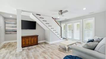 House, 3 Bedrooms | Living area | 50-inch Smart TV with digital channels, TV, Netflix