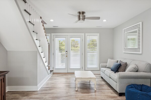 House, 3 Bedrooms | Living area | 50-inch Smart TV with digital channels, TV, Netflix - 30A Beach House - Vitamin Sea by PHG (Santa Rosa Beach)