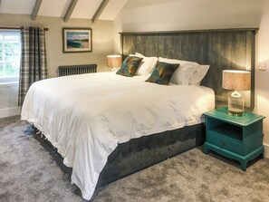 2 bedrooms, free WiFi, bed sheets - 2 bedroom accommodation in Smailholm, near Kelso (Smailholm, near Kelso)