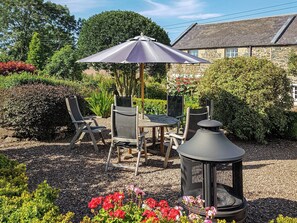 Outdoor dining - 2 bedroom accommodation in Smailholm, near Kelso (Smailholm, near Kelso)