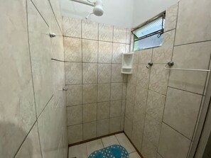 Pyyhkeet, saippua, vessapaperi