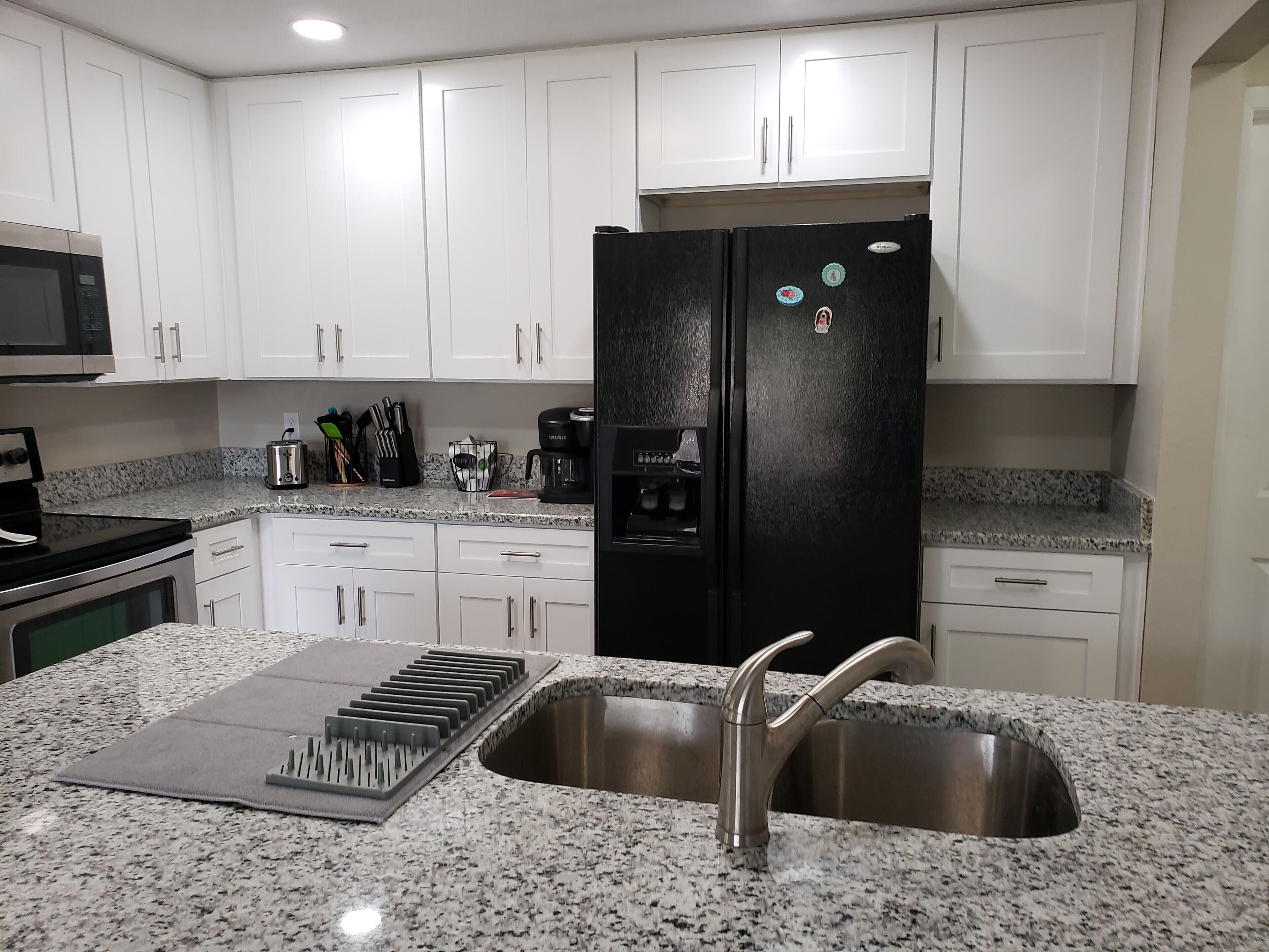 ثلاجة، ميكروويف، فرن، موقد طهي مسطح