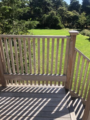Property grounds - Escape to Nantucket's charm, just a 6-min drive from Surfside Beach (Nantucket)
