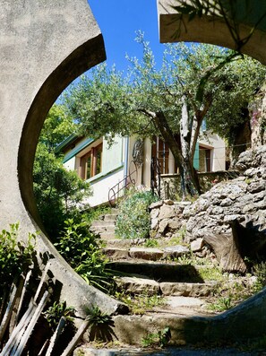 Exterior detail - Maison D'architecte Indépendante Dans un Jardin Avec vue Remarquable (COTIGNAC)
