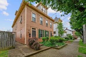 Exterior - Newly Renovated, 5 minutes to SpookyNook (Hamilton)