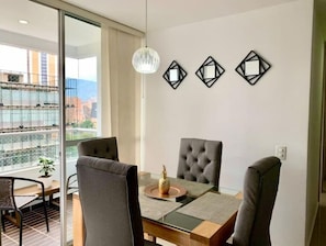Dining - K10 Luxurious Apartament, Parking & Pool (Sabaneta, Antioquia, Colombia)