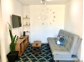 Smart TV - K10 Luxurious Apartament, Parking & Pool (Sabaneta, Antioquia, Colombia)