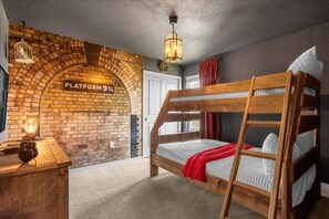 8 chambres, fer et planche à repasser, Wi-Fi, draps fournis