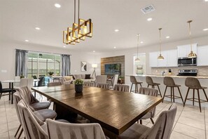 Dining - 8 BD/ 6 BA/ Windsor Island (2070 LC) (Davenport)