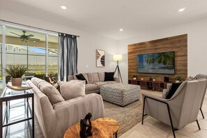 Flat-screen TV - 8 BD/ 6 BA/ Windsor Island (2070 LC) (Davenport)