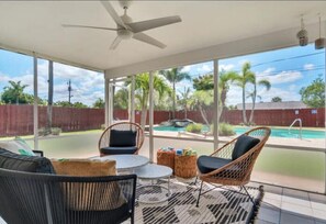 Pool - Luxury oasis, family, near beaches, golf (Naples)