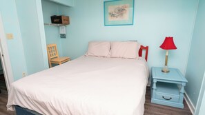 2 soverom, skrivebord, strykejern/-brett og wi-fi (inkludert)