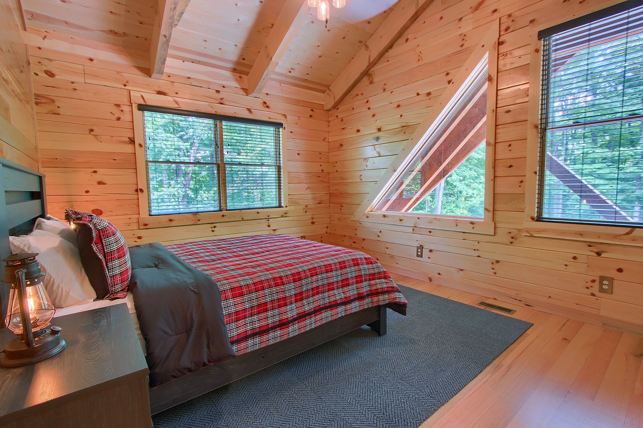 4 bedrooms, WiFi (free), bed sheets