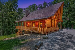 Exterior - Whispering Trees Lodge , sleeps 10, 4 miles from Old Man's Cave (South Bloomingville)