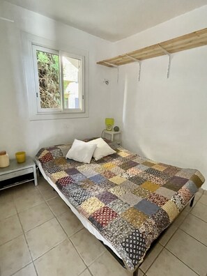 1 chambre, fer et planche à repasser, lit parapluie, Wi-Fi gratuit