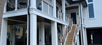 Suite A - 3 minutes walk to Center of Folly Beach, across from beach-1 Room