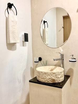 Junior Suite | Bathroom | Shower, hydromassage showerhead, hair dryer, towels