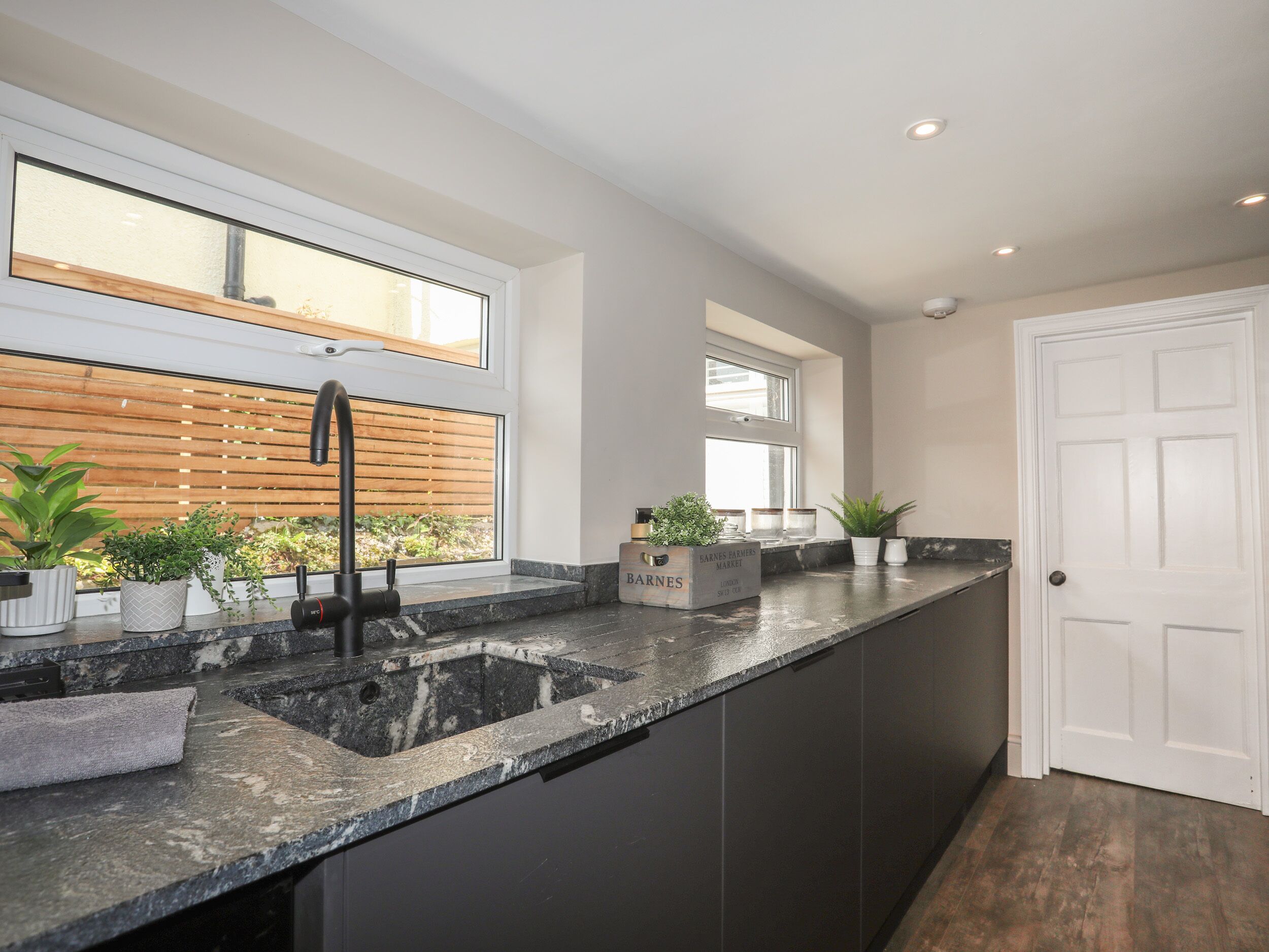 雪櫃、洗碗機、電熱水壺、多士爐