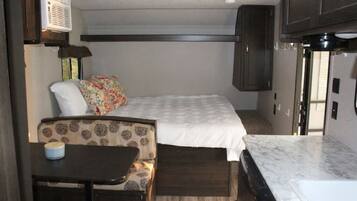 1 間睡房、床單