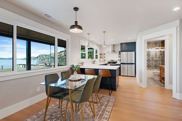 Dining - Silverado Beach Lake House (Clearlake)