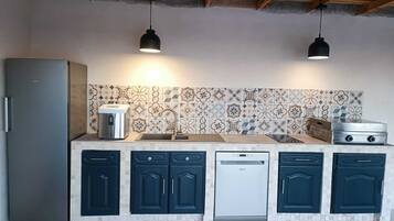 Réfrigérateur, micro-ondes, four, plaque de cuisson