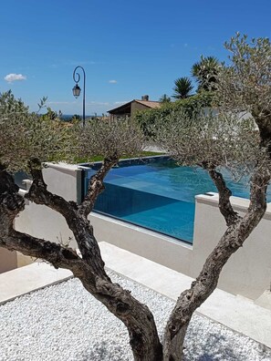 Outdoor pool, a heated pool