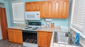 Cookware/dishes/utensils