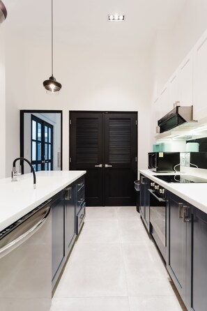 Deluxe Apartment | Private kitchen | Full-size fridge, microwave, dishwasher, toaster - Lefevre 2A (Panama City)