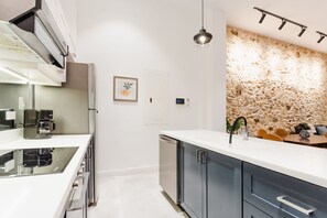 Deluxe Apartment | Private kitchen | Full-size fridge, microwave, dishwasher, toaster - Lefevre 2A (Panama City)