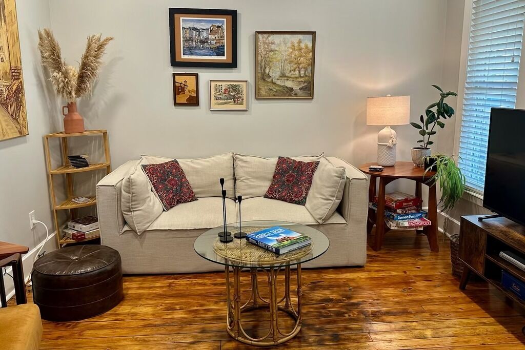 Enjoy The City Of Good Neighbors In Centrally Located + Beautiful Buffalo Dream - Buffalo, NY