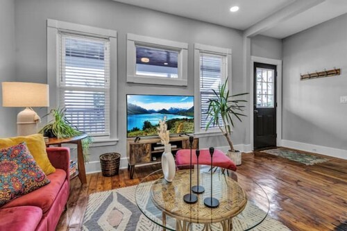 Enjoy The City of Good Neighbors in Centrally Located + Beautiful Buffalo Dream