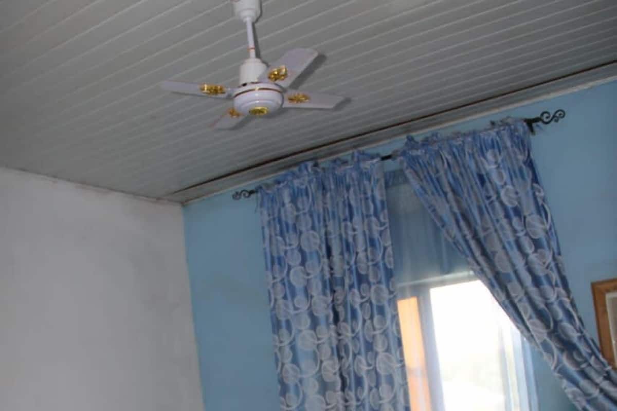 Executive Room, 1 King Bed | 1 bedroom, desk, laptop workspace, free WiFi