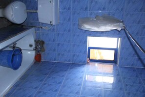 Junior Single Room | Bathroom