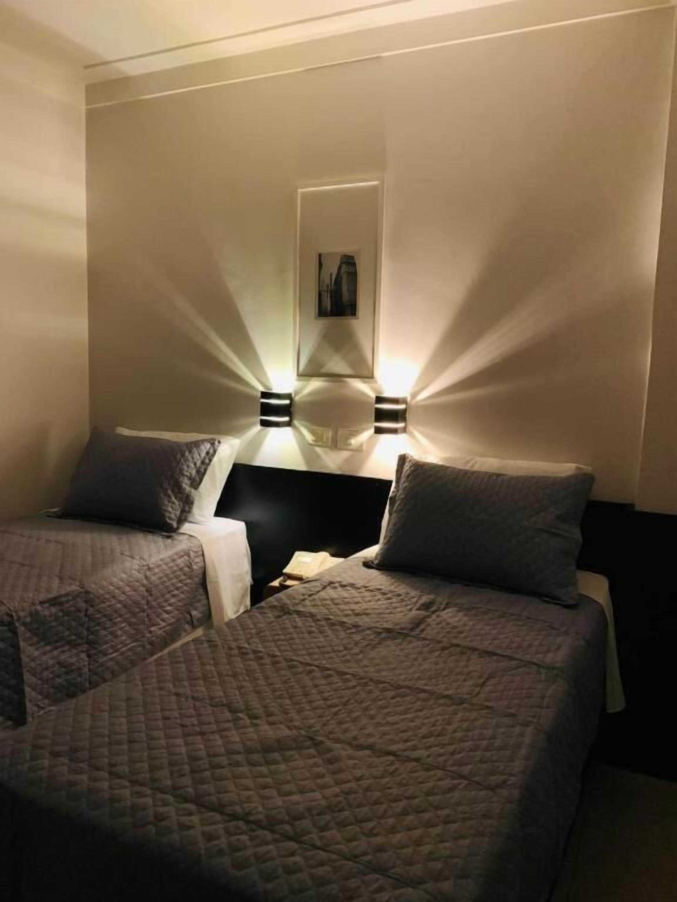 ห้องซิตี้ทวิน | ตู้นิรภัยในห้องพัก, ตกแต่งพิเศษโดยเฉพาะ, โต๊ะทำงาน, ผ้าม่านกันแสง