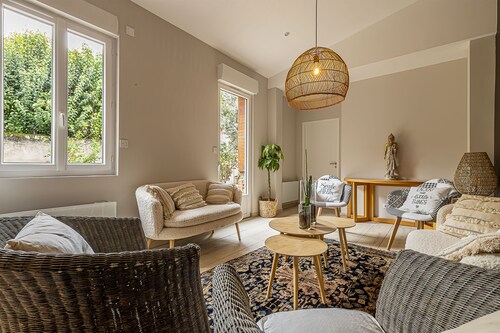 Chartreuse agréable et lumineuse avec terrasse