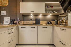 Fridge, microwave, dishwasher, coffee/tea maker