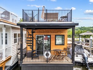 Terrace/patio - Shoreside Haven - Floating Cottage (TFC#2) - Resor (South Haven)