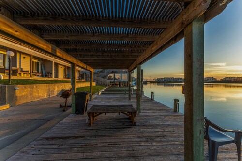 SA7 Family-Friendly Condo : Waterfront, Pool, 2 Blocks From Beach, & Fishing 