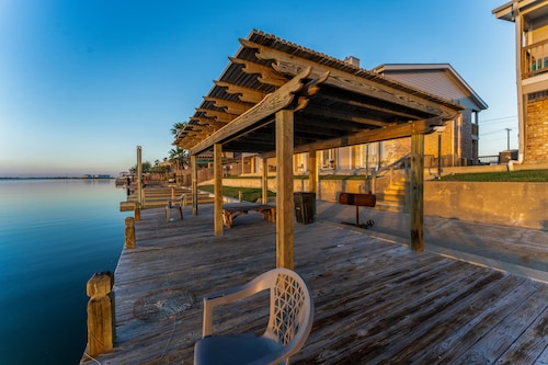 SA7 Family-Friendly Condo : Waterfront, Pool, 2 Blocks From Beach, & Fishing 