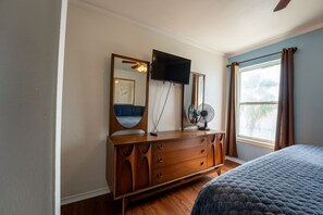 2 chambres, fer et planche à repasser, Wi-Fi gratuit, draps fournis