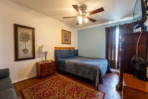 2 bedrooms, iron/ironing board, free WiFi, bed sheets