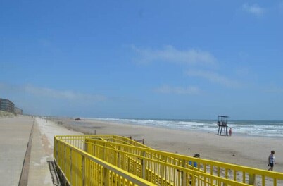 5 Min Walk to Beach, Gulf View, Pool, Pets Welcome, Family-Friendly Condo 