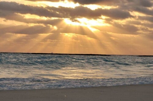 Gulf View, 5 min walk to beach, Pool Access, Family/Pet-Friendly Condo 