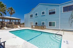 حمّام سباحة خارجي