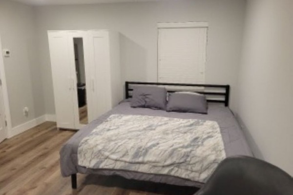 1 habitación, tabla de planchar con plancha, wifi gratis y ropa de cama